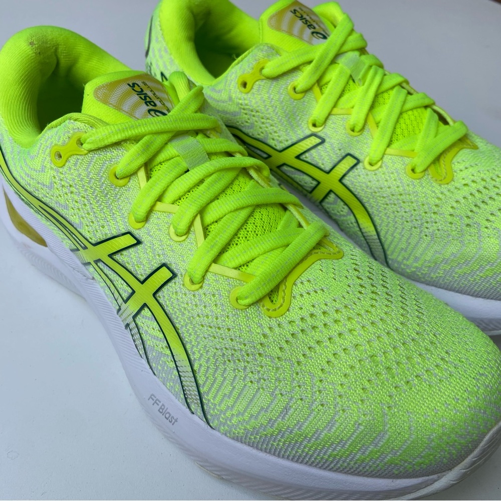 ASICS Gel-Cumulus 24 Safety Yellow Velvet Pine Running Shoes - Women’s Size 7.5
